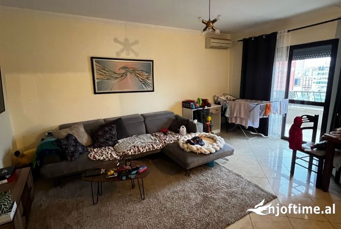 Shtepi me qera Apartament ne Tirane, 1+1, Mobilimi E mobiluar, Pagesa 450  Euro.