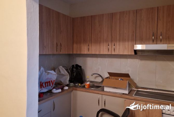 Shtepi me qera Apartament ne Tirane, 2+1, Mobilimi E mobiluar, Pagesa 550  Euro.