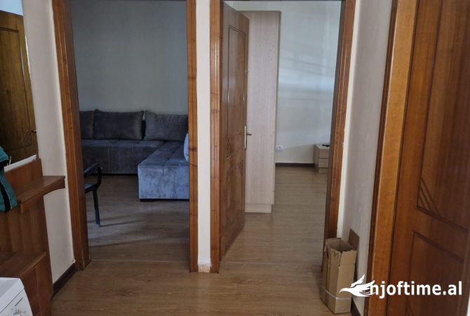 Shtepi me qera Apartament ne Tirane, 2+1, Mobilimi E mobiluar, Pagesa 550  Euro.