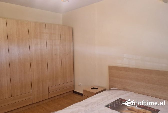Shtepi me qera Apartament ne Tirane, 2+1, Mobilimi E mobiluar, Pagesa 550  Euro.
