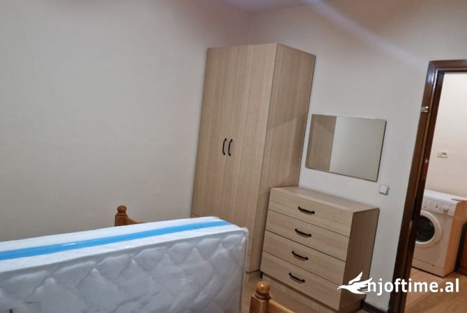 Shtepi me qera Apartament ne Tirane, 2+1, Mobilimi E mobiluar, Pagesa 550  Euro.