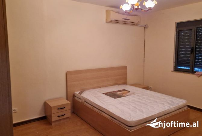 Shtepi me qera Apartament ne Tirane, 2+1, Mobilimi E mobiluar, Pagesa 550  Euro.