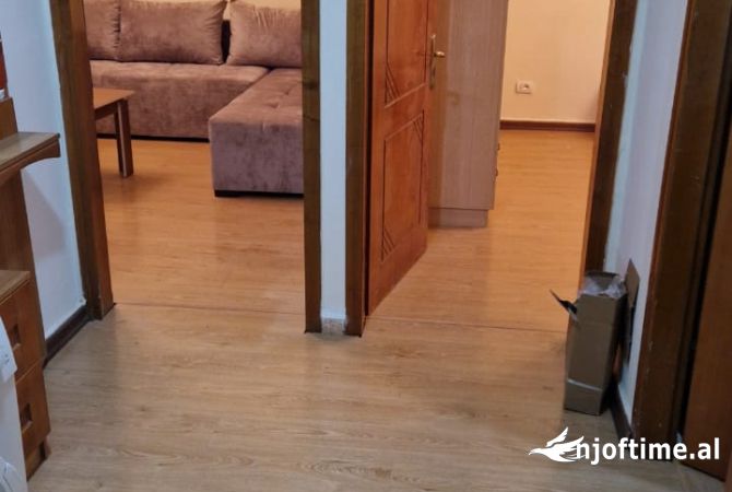 Shtepi me qera Apartament ne Tirane, 2+1, Mobilimi E mobiluar, Pagesa 550  Euro.