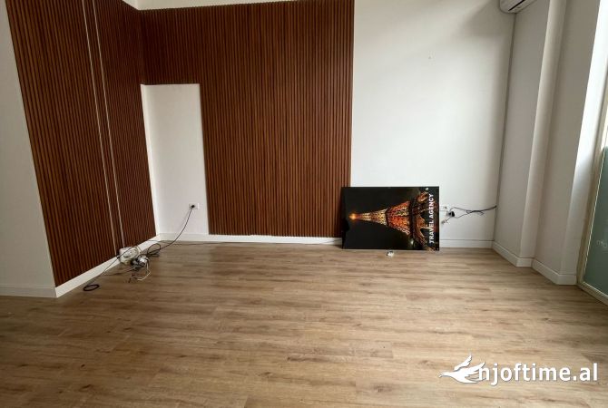 Ambient biznesi me qera 1+1 ne Tirane - 550 Euro