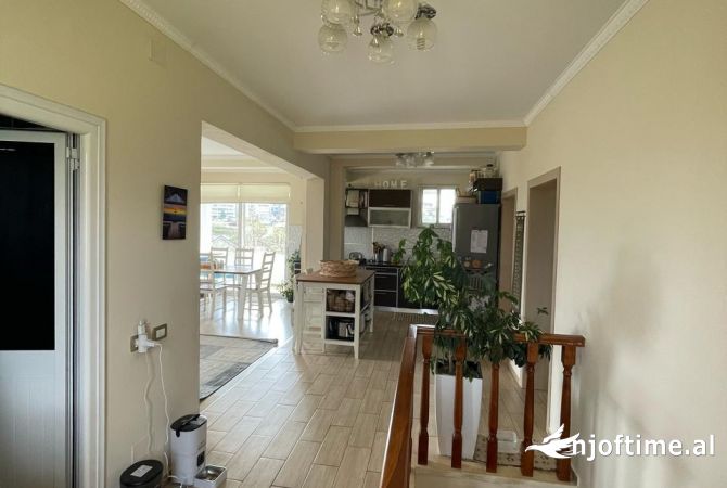 Shtepi me qera 5+1 ne Tirane - 1,500 Euro