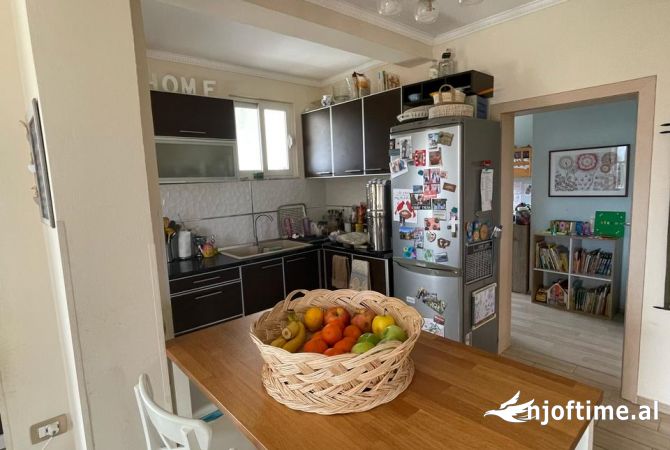 Shtepi me qera 5+1 ne Tirane - 1,500 Euro