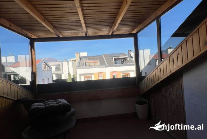 Shtepi me qera Vila Luksoze ne Tirane, 3+1, Mobilimi E mobiluar, Pagesa 2,500  Euro.