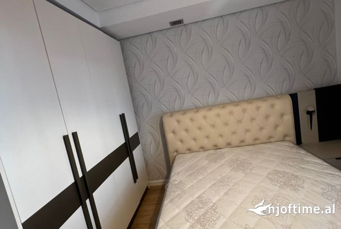 Shtepi me qera Vila Luksoze ne Tirane, 3+1, Mobilimi E mobiluar, Pagesa 2,500  Euro.