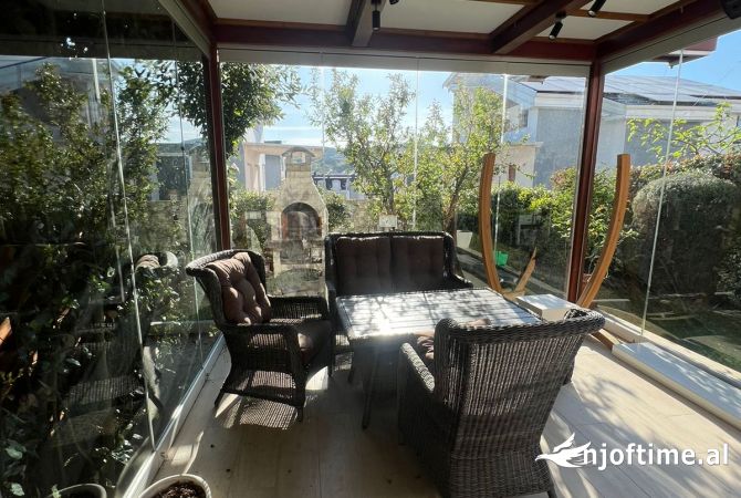 Shtepi me qera Vila Luksoze ne Tirane, 3+1, Mobilimi E mobiluar, Pagesa 2,500  Euro.