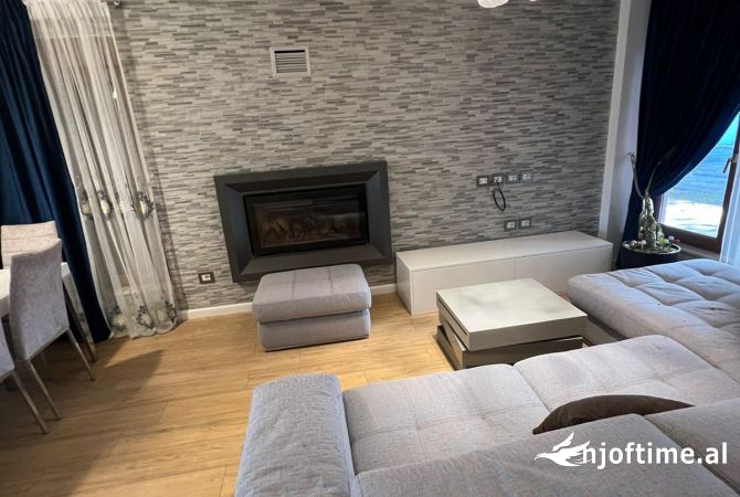 Shtepi me qera Vila Luksoze ne Tirane, 3+1, Mobilimi E mobiluar, Pagesa 2,500  Euro.