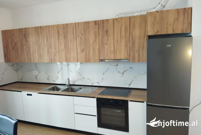 Shtepi me qera Apartament ne Tirane, 2+1, Mobilimi E mobiluar, Pagesa 700  Euro.