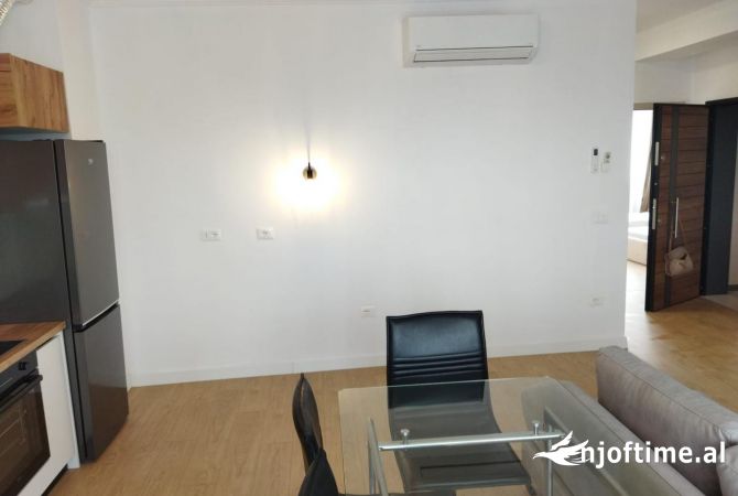 Shtepi me qera Apartament ne Tirane, 2+1, Mobilimi E mobiluar, Pagesa 700  Euro.