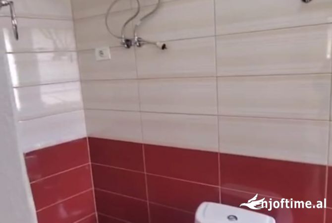 Shtepi me qera Apartament ne Tirane, 2+1, Mobilimi E mobiluar, Pagesa 500  Euro.
