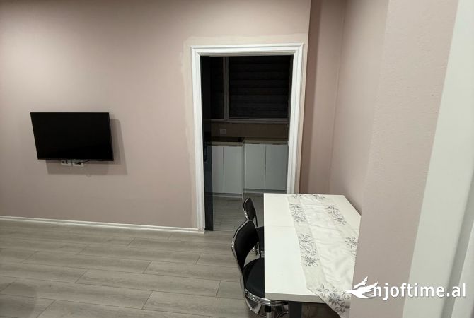 Shtepi me qera Apartament ne Tirane, 1+1, Mobilimi E mobiluar, Pagesa 400  Euro.