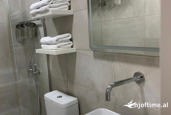 Shtepi me qera Apartament ne Tirane, 1+1, Mobilimi E mobiluar, Pagesa 700  Euro.