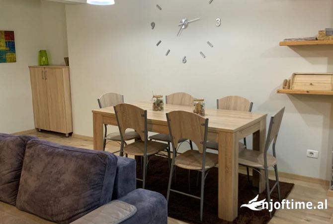 Shtepi me qera Apartament ne Tirane, 1+1, Mobilimi E mobiluar, Pagesa 700  Euro.