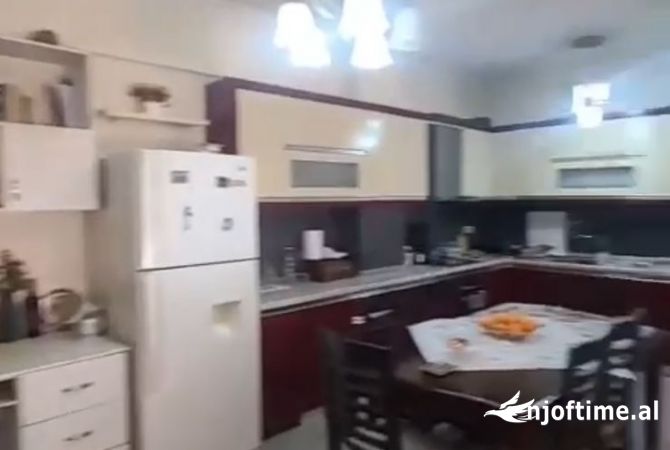 Shtepi me qera Apartament ne Tirane, 2+1, Mobilimi E mobiluar, Pagesa 500  Euro.