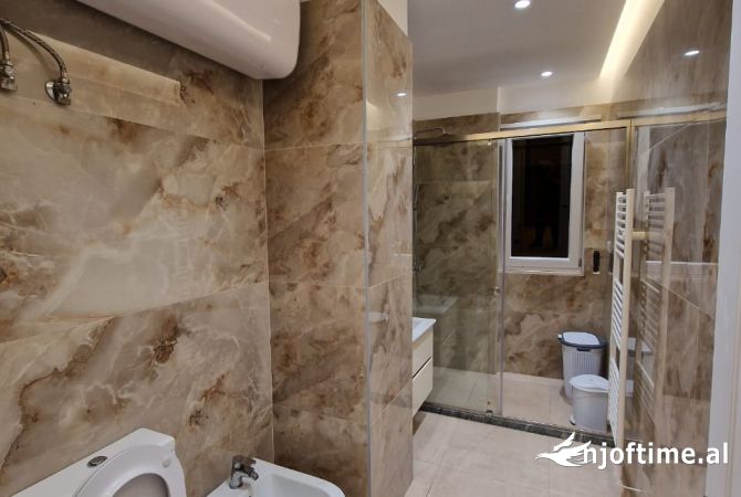 Shtepi me qera Apartament ne Tirane, 2+1, Mobilimi E mobiluar, Pagesa 1,000  Euro.