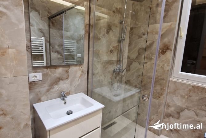 Shtepi me qera Apartament ne Tirane, 2+1, Mobilimi E mobiluar, Pagesa 1,000  Euro.