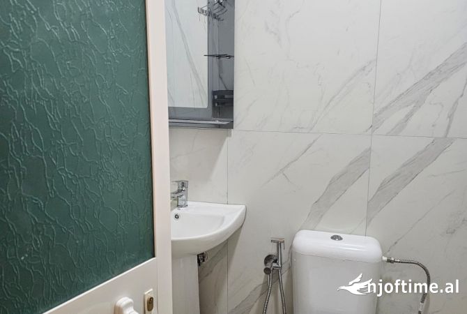 Shtepi me qera Shtepi Private ne Tirane, 1+1, Mobilimi E mobiluar, Pagesa 450  Euro.