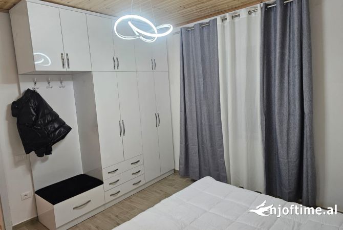 Shtepi me qera Shtepi Private ne Tirane, 1+1, Mobilimi E mobiluar, Pagesa 450  Euro.