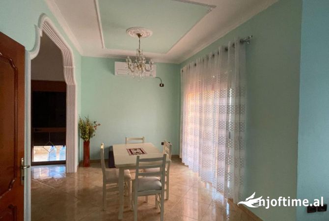 Shtepi me qera Apartament ne Tirane, 2+1, Mobilimi E mobiluar, Pagesa 400  Euro.