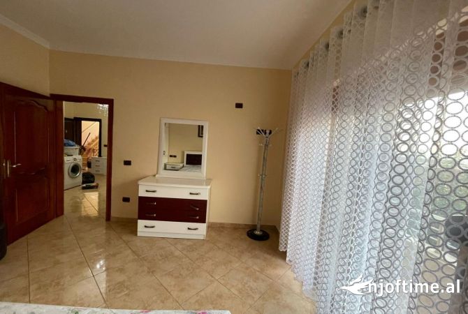 Shtepi me qera Apartament ne Tirane, 2+1, Mobilimi E mobiluar, Pagesa 400  Euro.