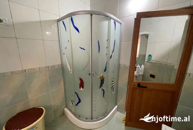 Shtepi me qera Apartament ne Tirane, 2+1, Mobilimi E mobiluar, Pagesa 400  Euro.