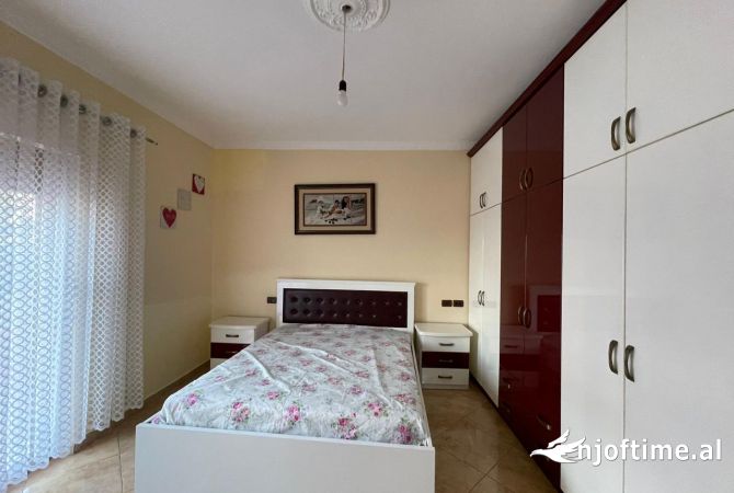 Shtepi me qera Apartament ne Tirane, 2+1, Mobilimi E mobiluar, Pagesa 400  Euro.