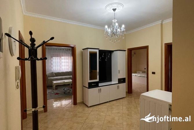 Shtepi me qera Apartament ne Tirane, 2+1, Mobilimi E mobiluar, Pagesa 400  Euro.