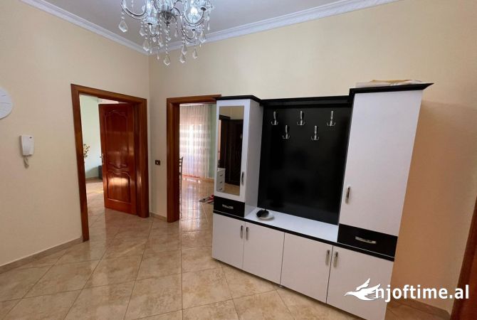 Shtepi me qera Apartament ne Tirane, 2+1, Mobilimi E mobiluar, Pagesa 400  Euro.