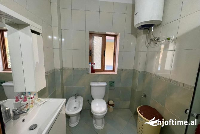 Shtepi me qera Apartament ne Tirane, 2+1, Mobilimi E mobiluar, Pagesa 400  Euro.