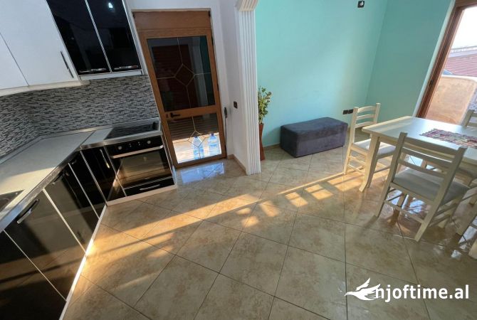 Shtepi me qera Apartament ne Tirane, 2+1, Mobilimi E mobiluar, Pagesa 400  Euro.