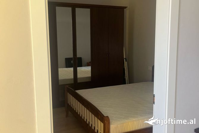 Shtepi me qera Apartament ne Tirane, 2+1, Mobilimi E mobiluar, Pagesa 450  Euro.