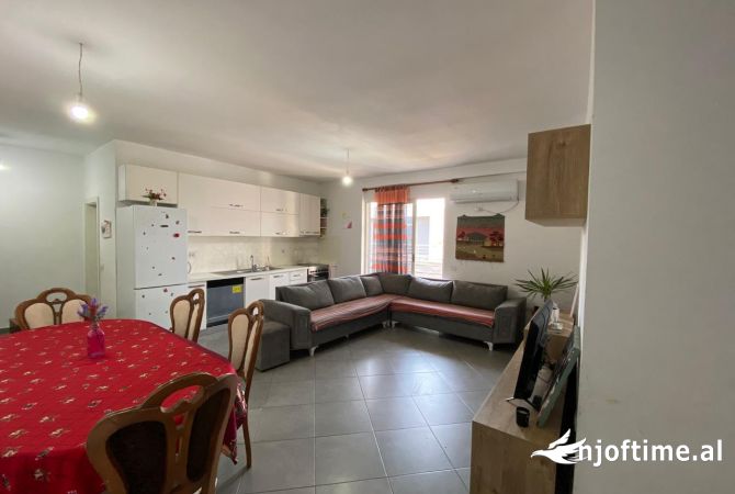 Shtepi me qera Apartament ne Tirane, 2+1, Mobilimi E mobiluar, Pagesa 420  Euro.
