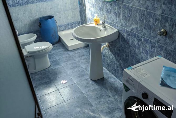 Shtepi me qera Apartament ne Tirane, 2+1, Mobilimi E mobiluar, Pagesa 500  Euro.