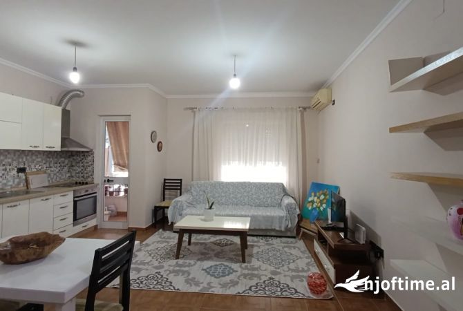 Shtepi me qera Apartament ne Tirane, 1+1, Mobilimi E mobiluar, Pagesa 380  Euro.