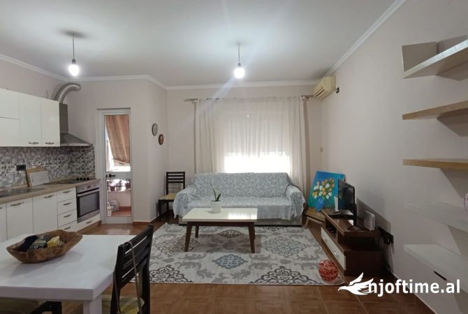 Shtepi me qera Apartament ne Tirane, 1+1, Mobilimi E mobiluar, Pagesa 380  Euro.