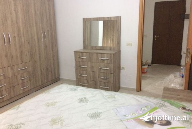 Shtepi me qera Apartament ne Tirane, 1+1, Mobilimi E mobiluar, Pagesa 450  Euro.