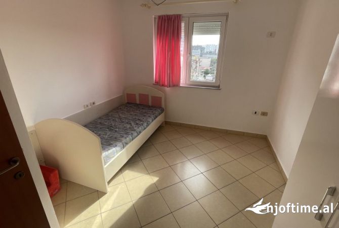 Shtepi me qera Apartament ne Tirane, 2+1, Mobilimi E mobiluar, Pagesa 500  Euro.