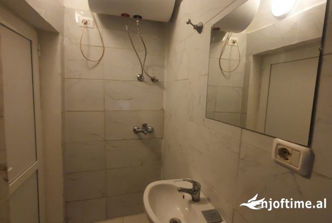 Shtepi me qera Apartament ne Tirane, 1+1, Mobilimi E mobiluar, Pagesa 400  Euro.