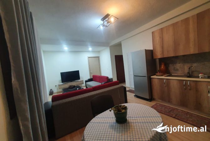 Shtepi me qera Apartament ne Tirane, 1+1, Mobilimi E mobiluar, Pagesa 400  Euro.