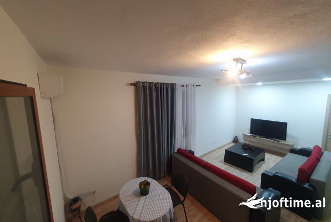 Shtepi me qera Apartament ne Tirane, 1+1, Mobilimi E mobiluar, Pagesa 400  Euro.