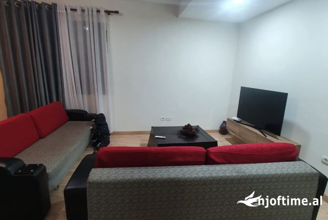 Shtepi me qera Apartament ne Tirane, 1+1, Mobilimi E mobiluar, Pagesa 400  Euro.