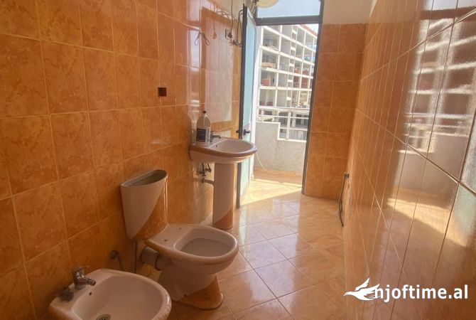 Shtepi me qera 2+1 ne Tirane - 30,000 Leke