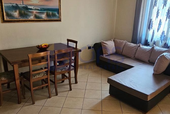 Shtepi me qera Apartament ne Tirane, 2+1, Mobilimi E mobiluar, Pagesa 400  Euro.