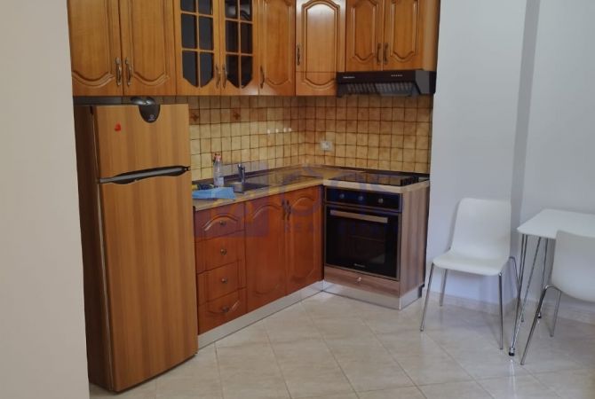 Shtepi me qera Apartament ne Tirane, 1+1, Mobilimi E mobiluar, Pagesa 400  Euro.