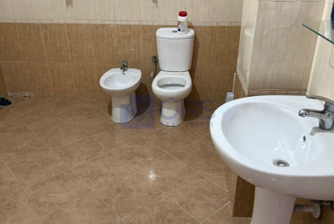 Shtepi me qera Apartament ne Tirane, 3+1, Mobilimi Pjeserisht e mobiluar, Pagesa 500  Euro.