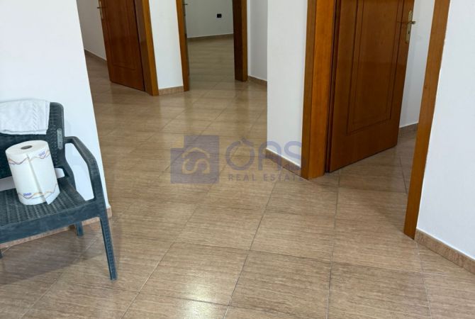 Shtepi me qera Apartament ne Tirane, 3+1, Mobilimi Pjeserisht e mobiluar, Pagesa 500  Euro.