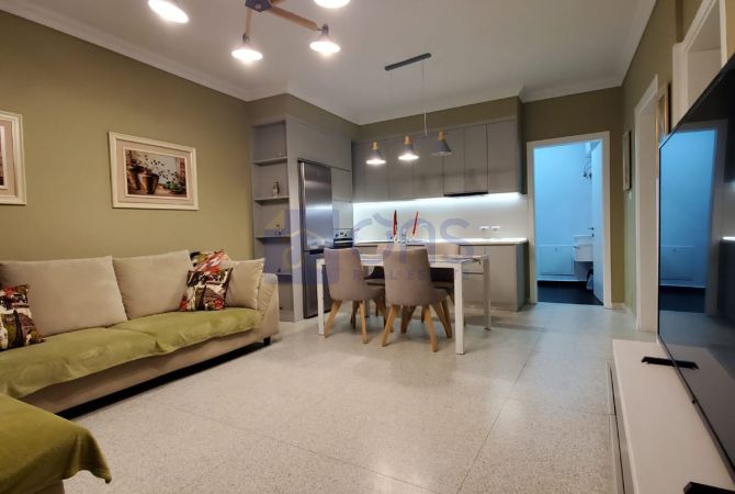 Shtepi me qera Apartament ne Tirane, 2+1, Mobilimi E mobiluar, Pagesa 700  Euro.